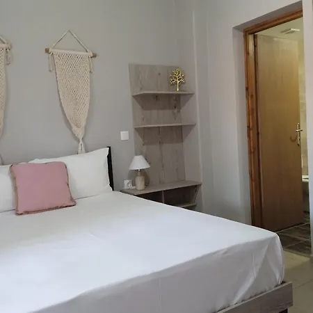 Almira To Let 2 Apartmán Nea Roda